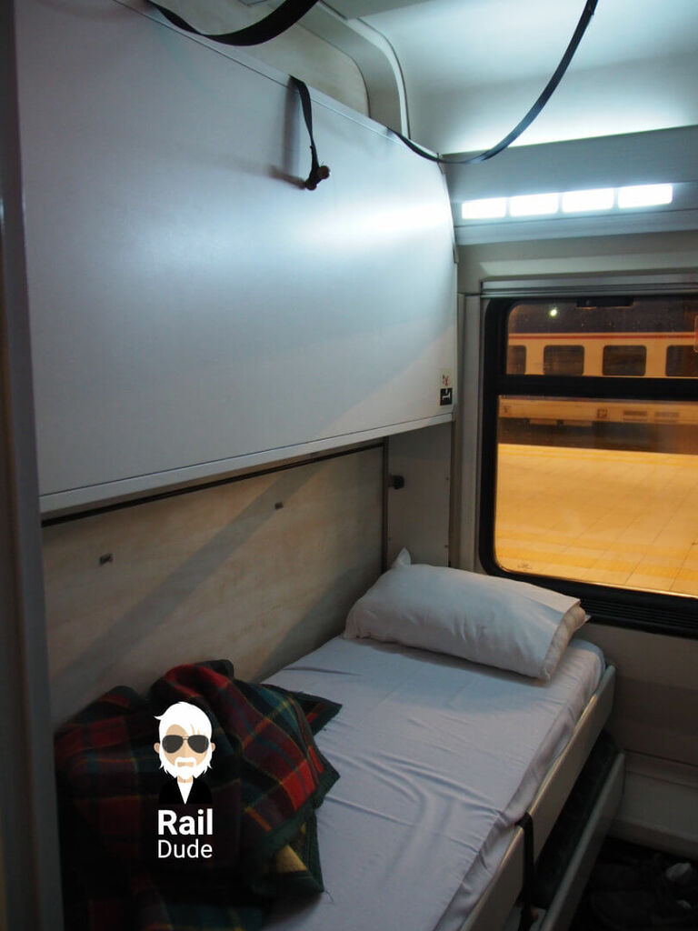 Lower berth occupied: this is what it looks like when you use the compartment alone