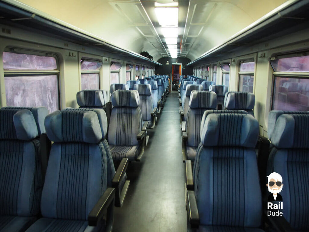 Großraum-Sitzwagen im Zug Thessaloniki-Skopje